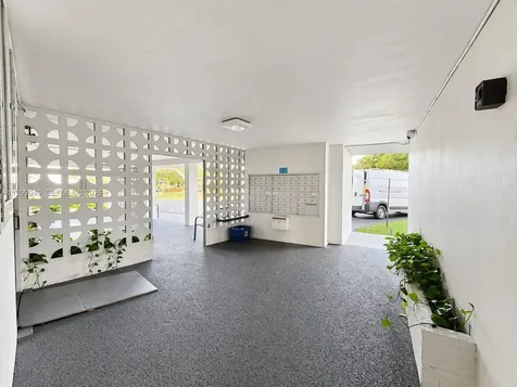950 Hillcrest Drive Hollywood FL 33021