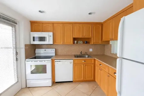 950 Hillcrest Drive Hollywood FL 33021
