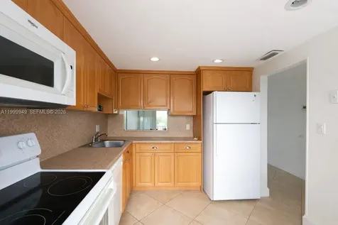 950 Hillcrest Drive Hollywood FL 33021