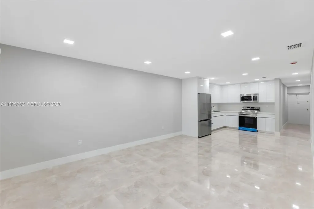 15685 SW 82nd Cir Lane Miami FL 33193