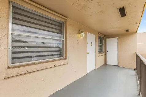 15685 SW 82nd Cir Lane Miami FL 33193