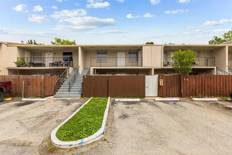 15685 SW 82nd Cir Lane Miami FL 33193