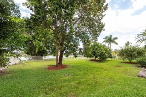 16751 Waters Edge Drive Weston FL 33326