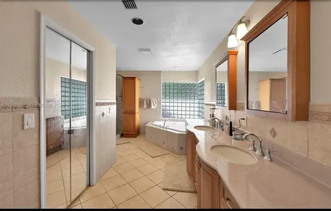 5200 NW 67th Avenue Lauderhill FL 33319