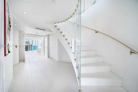 300 S Pointe Drive Miami Beach FL 33139