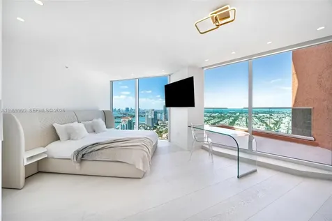 300 S Pointe Drive Miami Beach FL 33139