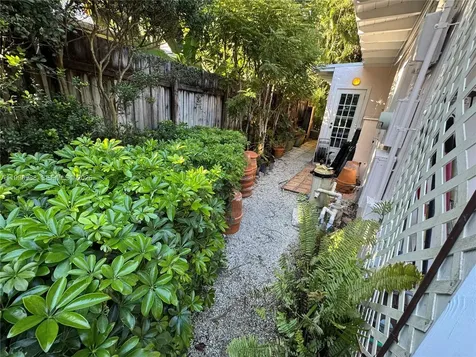 4134 Ventura Avenue Miami FL 33133