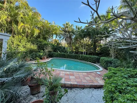 4134 Ventura Avenue Miami FL 33133