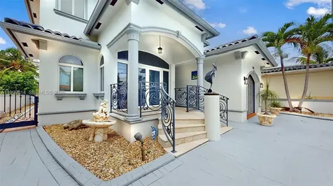 1131 Stillwater Drive Miami Beach FL 33141
