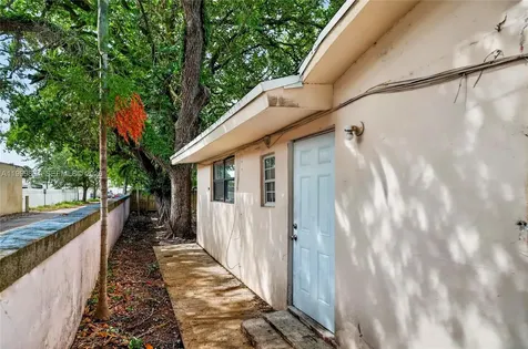 762 NE 131st Street North Miami FL 33161