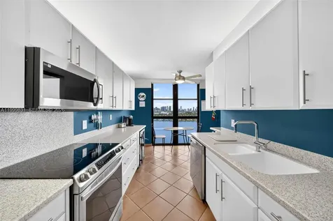 9 Island Avenue Miami Beach FL 33139