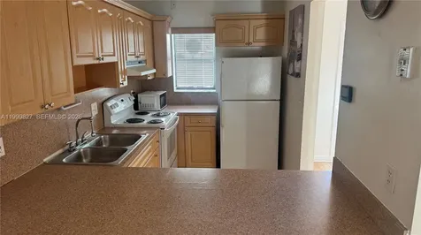 2319 W 60th Street Hialeah FL 33016