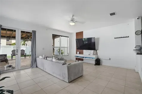 17081 SW 94th Way Miami FL 33196