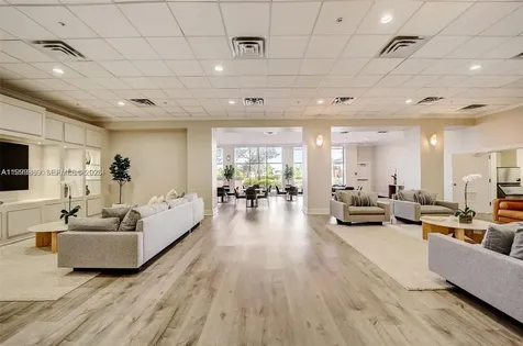 5600 Collins Avenue Miami Beach FL 33140