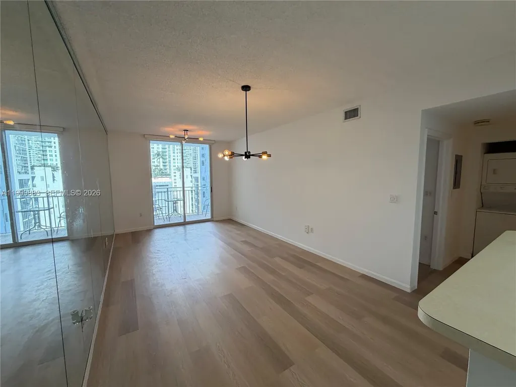 185 SE 14th Terrace Miami FL 33131