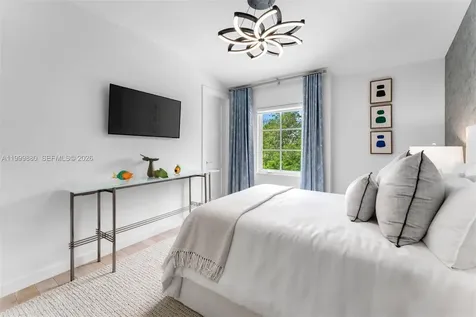 2887 Pine Tree Drive Miami Beach FL 33140