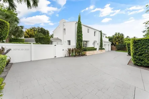 2887 Pine Tree Drive Miami Beach FL 33140