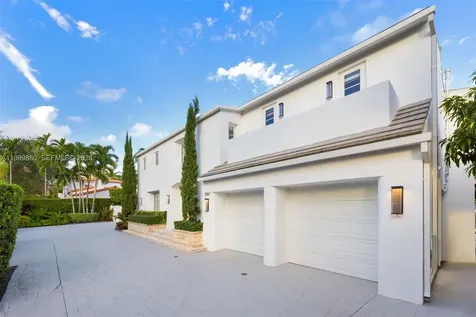 2887 Pine Tree Drive Miami Beach FL 33140