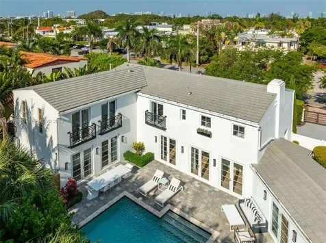 2887 Pine Tree Drive Miami Beach FL 33140