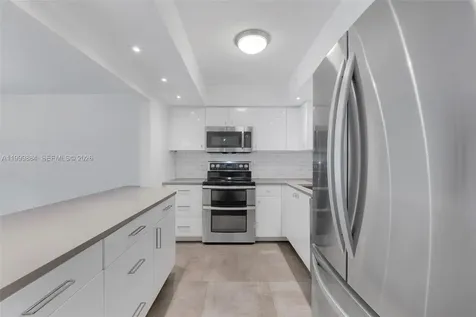 3050 NE 48th Street Fort Lauderdale FL 33308