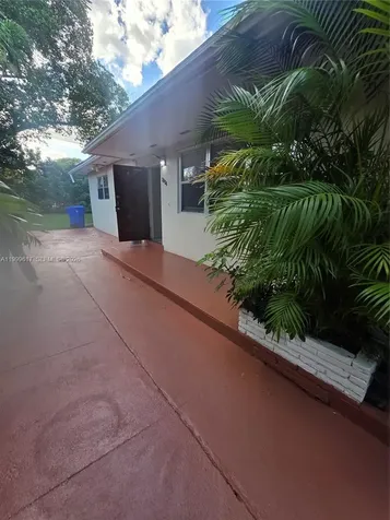 2832 SW 37th Avenue Miami FL 33133