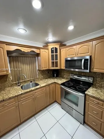 2540 W 67th Place Hialeah FL 33016