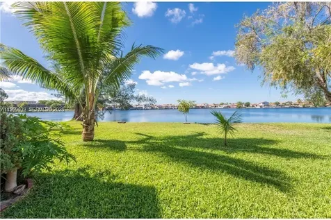 2540 W 67th Place Hialeah FL 33016