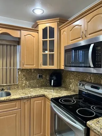 2540 W 67th Place Hialeah FL 33016