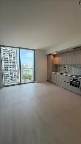 77 SE 5 Miami FL 33131