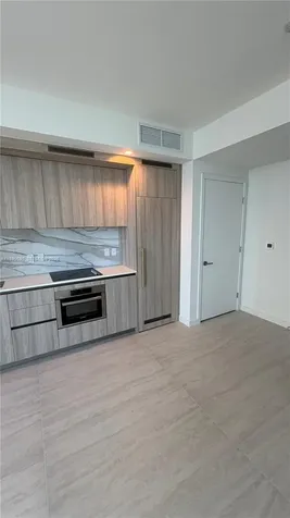 77 SE 5 Miami FL 33131