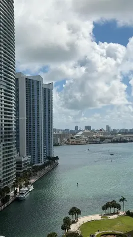 77 SE 5 Miami FL 33131