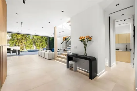 325 W 63rd Street Miami Beach FL 33141