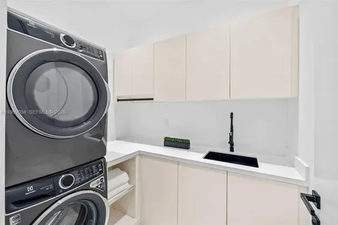 325 W 63rd Street Miami Beach FL 33141