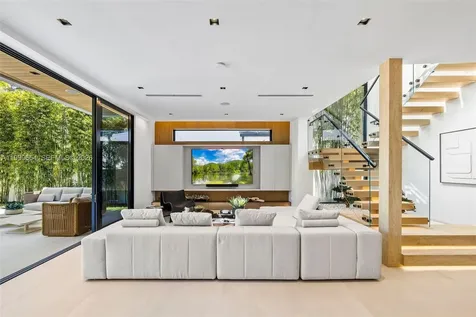 325 W 63rd Street Miami Beach FL 33141