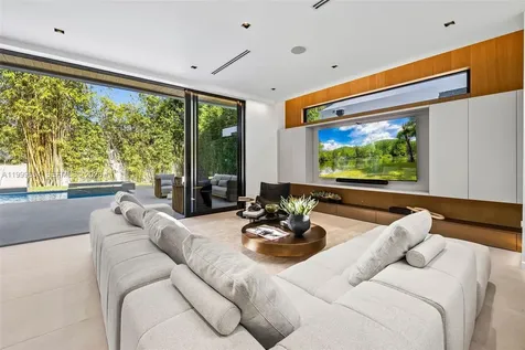 325 W 63rd Street Miami Beach FL 33141