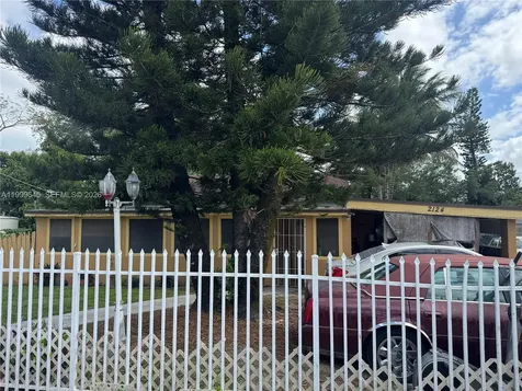 2124 NW 81st Street Miami FL 33147