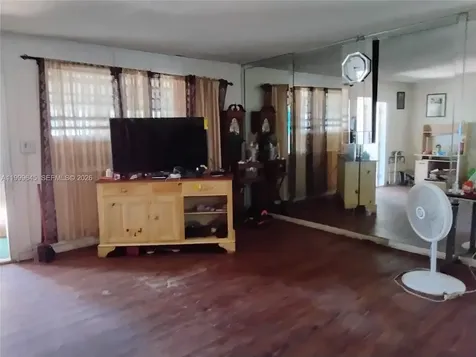 2124 NW 81st Street Miami FL 33147