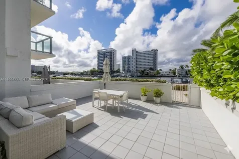 7928 East Drive North Bay Village FL 33141