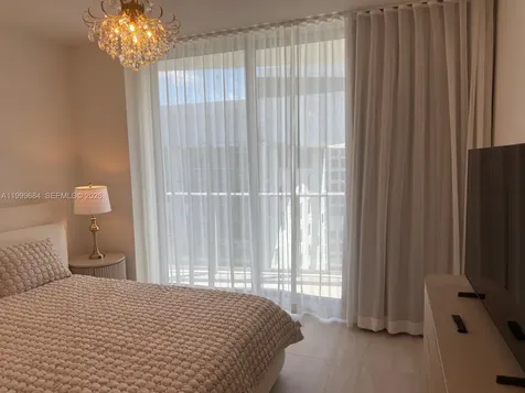 77 SE 5th Street Miami FL 33131