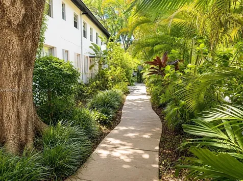 5605 SW 80th Street Miami FL 33143
