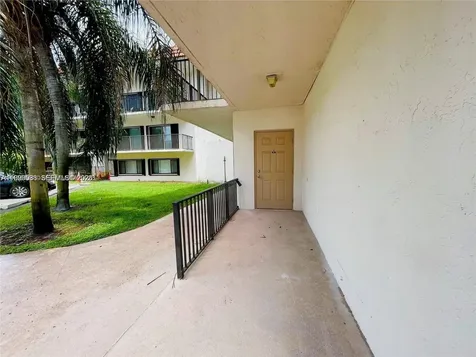 4725 SW 62nd Avenue Davie FL 33314