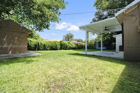 1925 NW 49th Street Miami FL 33142
