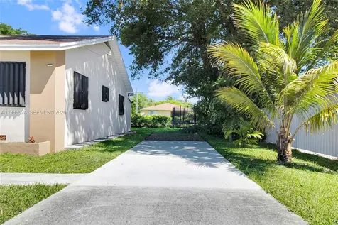 1925 NW 49th Street Miami FL 33142