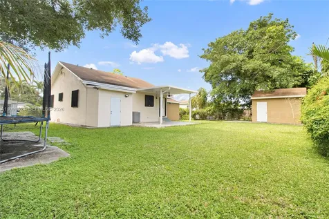 1925 NW 49th Street Miami FL 33142