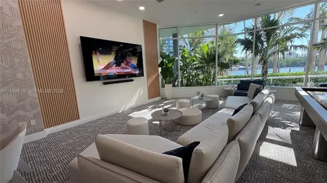 2670 E Sunrise Boulevard Fort Lauderdale FL 33304
