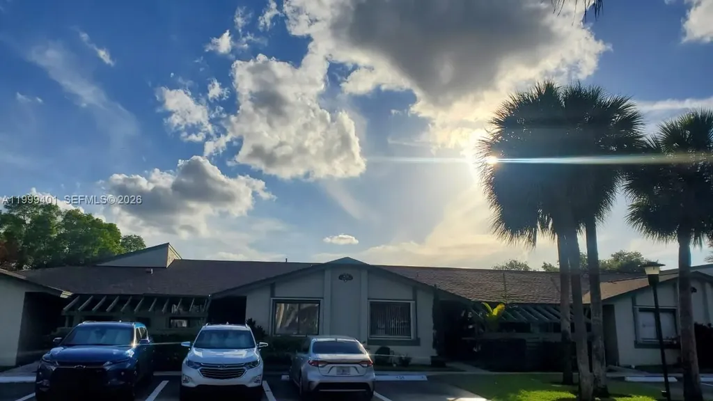 454 Lakeview Drive Weston FL 33326
