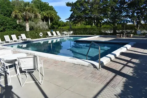 454 Lakeview Drive Weston FL 33326
