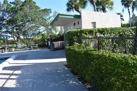 454 Lakeview Drive Weston FL 33326