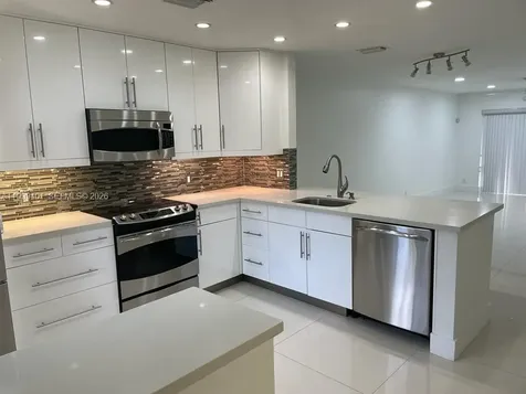 454 Lakeview Drive Weston FL 33326