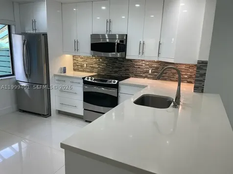 454 Lakeview Drive Weston FL 33326